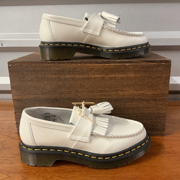 Dr. Martens Women Adrian YS Ivory Leather Tassel Kiltie Loafer Size 6 - Picture 4 of 8